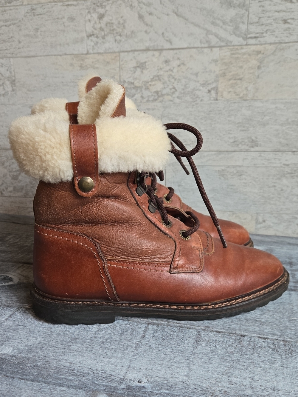 L.L. Bean Vintage Canada North Shearling Lined Oiled Leather Boots -Style 5034 - Picture 4 of 12